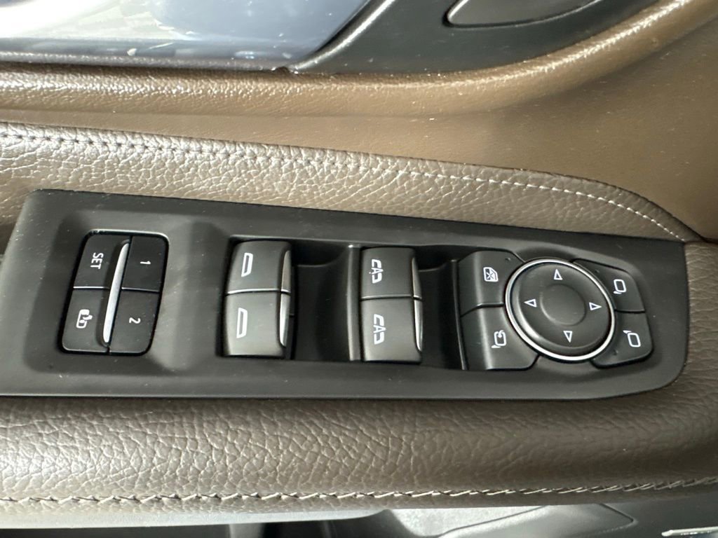 Used 2021 GMC Yukon Denali w/ Denali Premium Package image 14