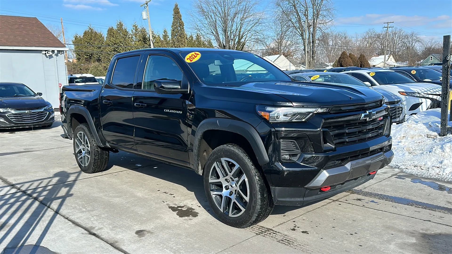 Used 2024 Chevrolet Colorado Z71 w/ Z71 Convenience Package 2 image 3