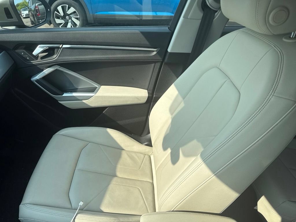 Used 2020 Audi Q3 2.0T Premium w/ Convenience Package AWD/4WD image 23