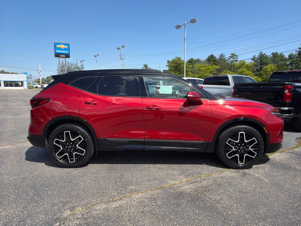 Used 2024 Chevrolet Blazer RS w/ Driver Confidence II Package AWD/4WD image 9
