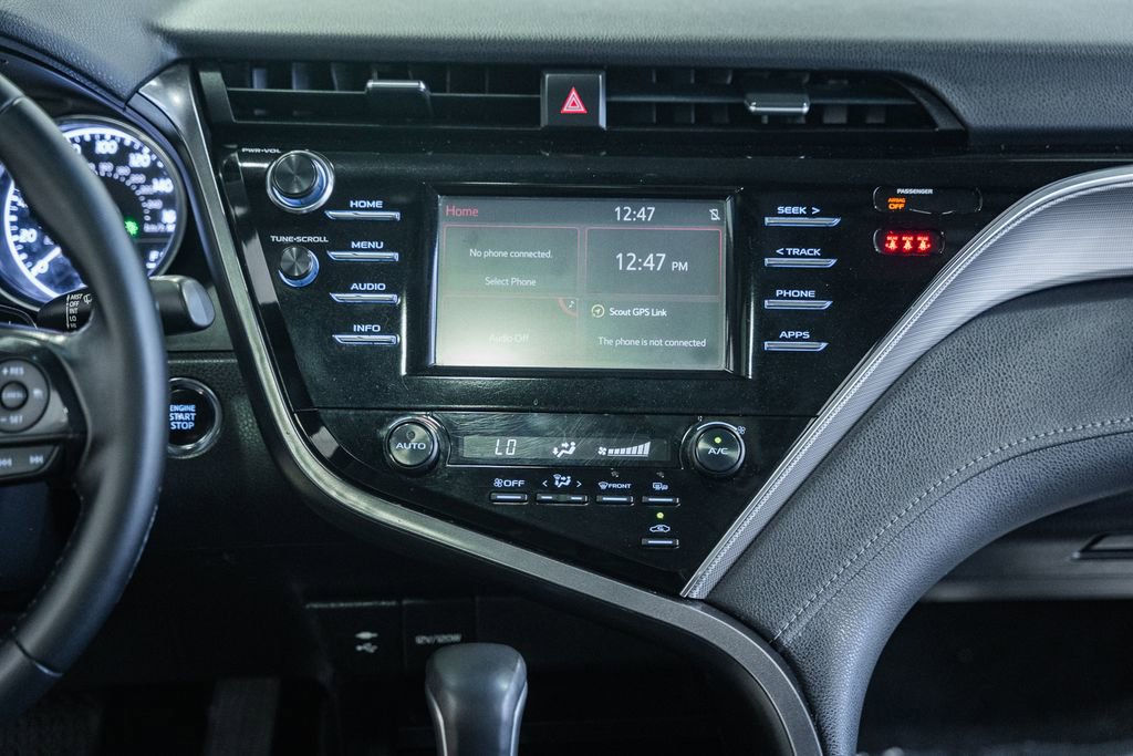 Used 2018 Toyota Camry SE w/ Moonroof Package image 18