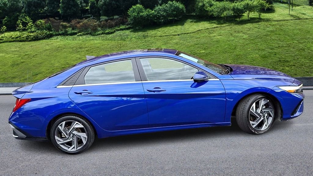 Used 2024 Hyundai Elantra Limited image 9