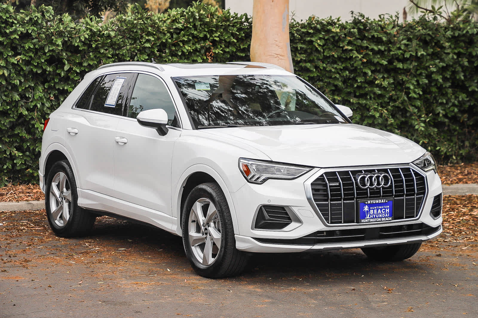 Used 2022 Audi Q3 2.0T Premium Plus w/ Premium Plus Package AWD/4WD image 3