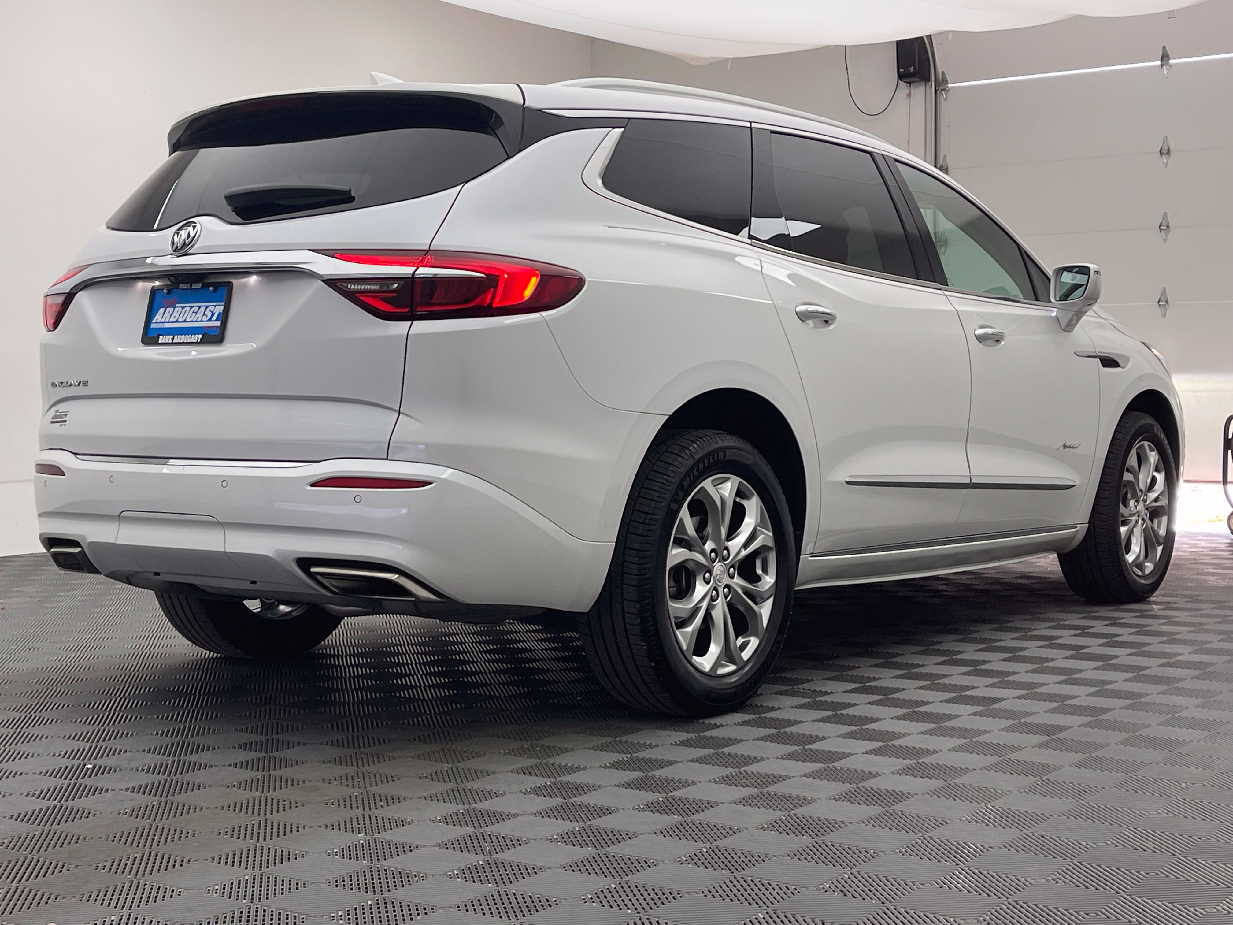 Used 2020 Buick Enclave Avenir w/ Avenir Technology Package FWD image 9