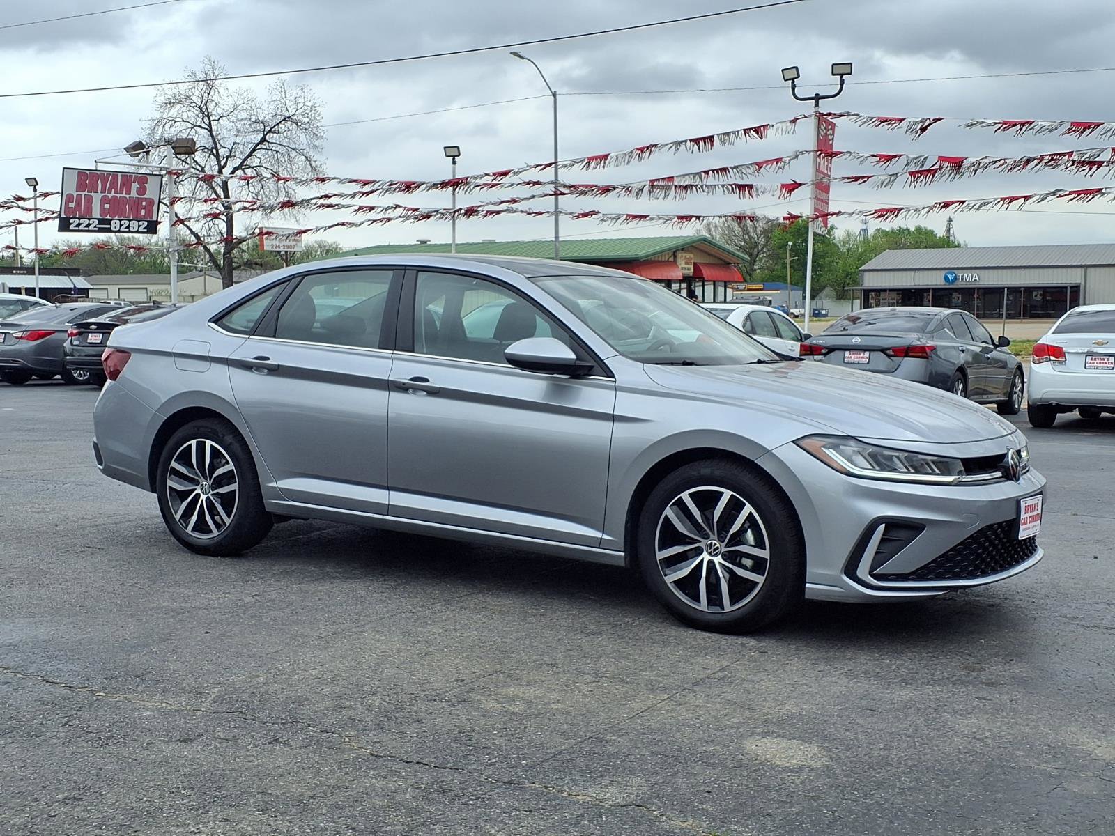 Used 2025 Volkswagen Jetta SE image 22