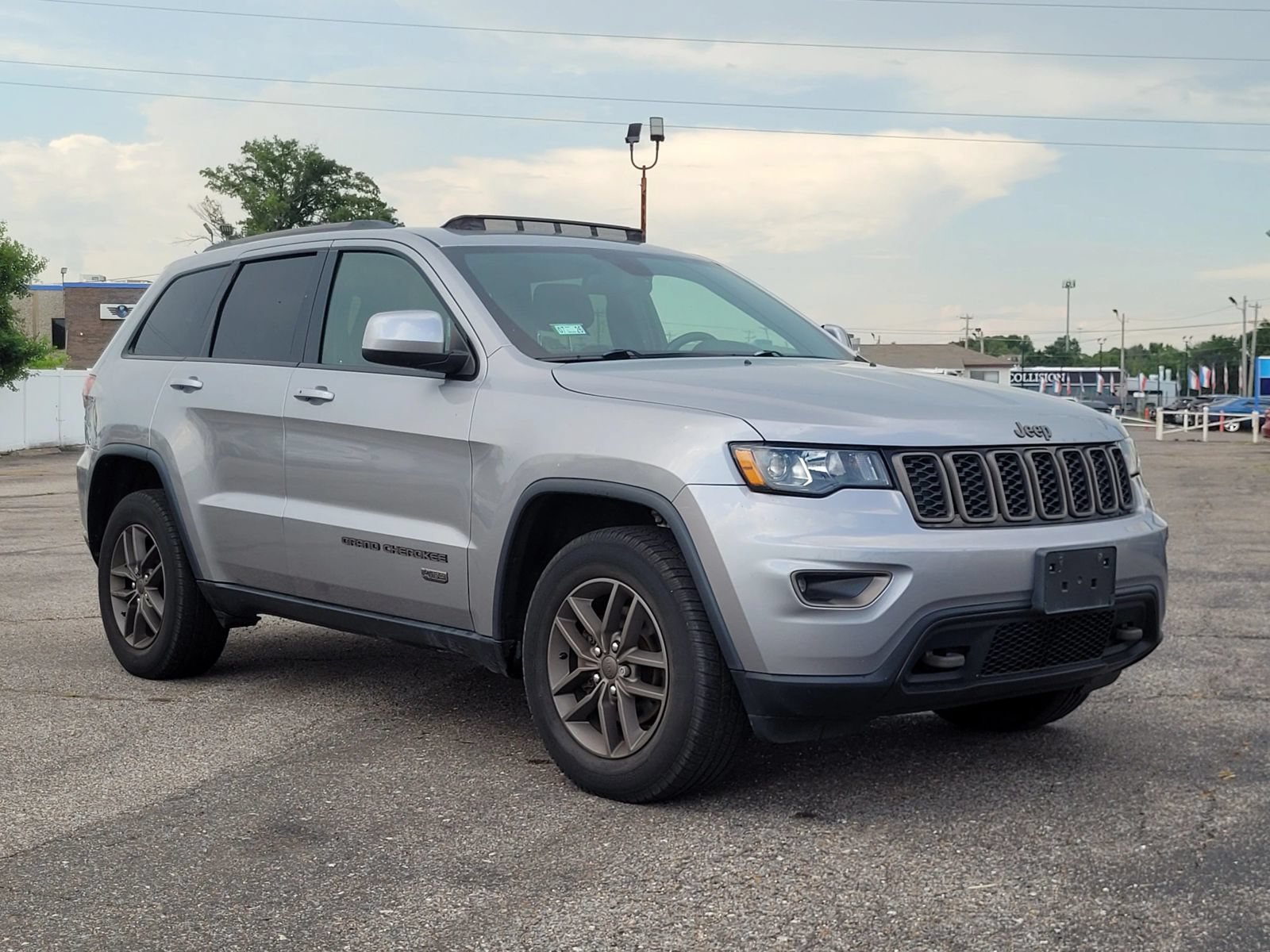 Used 2016 Jeep Grand Cherokee Laredo 75th Anniversary AWD/4WD image 16
