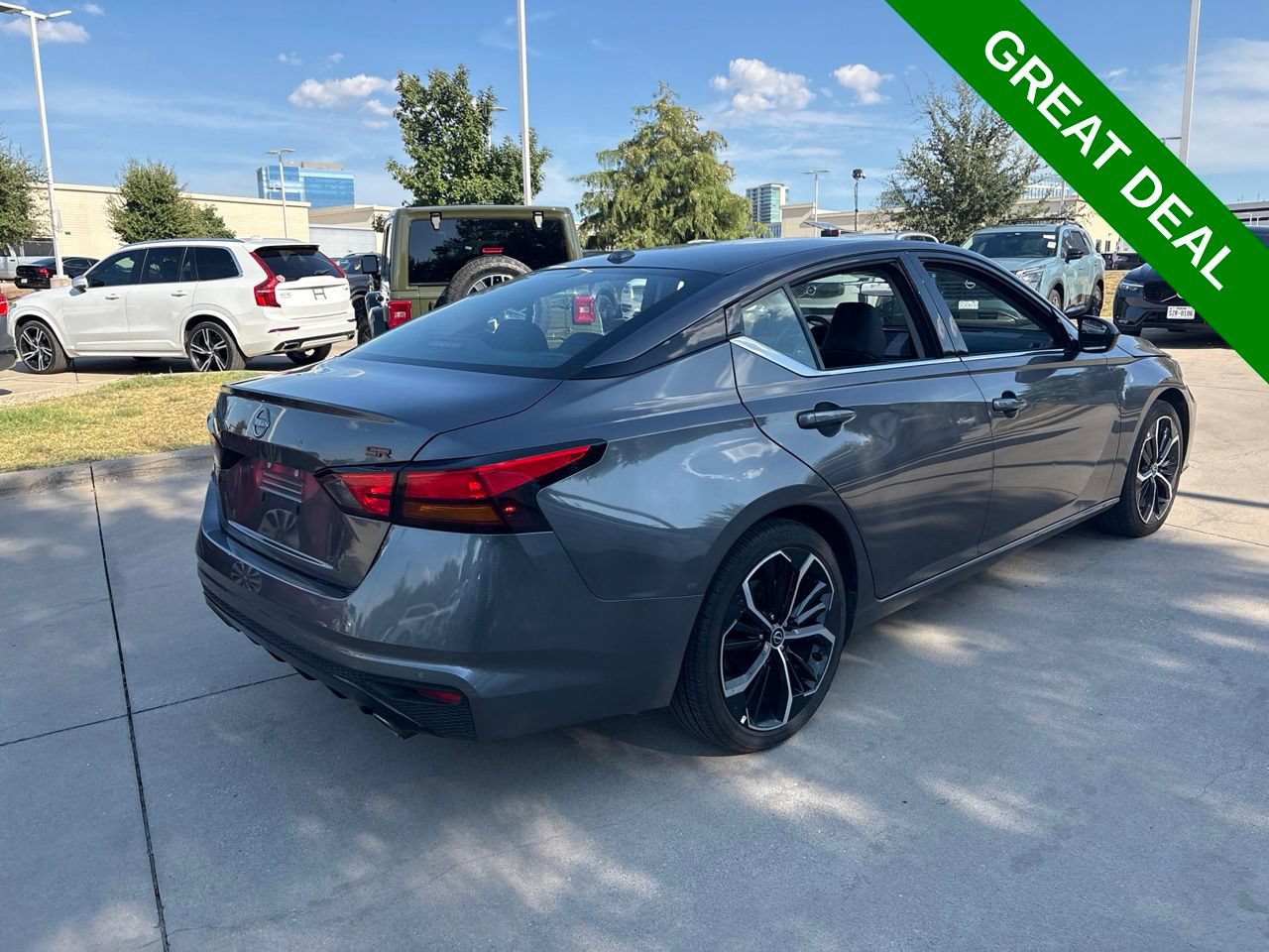 Used 2025 Nissan Altima 2.5 SR FWD image 5