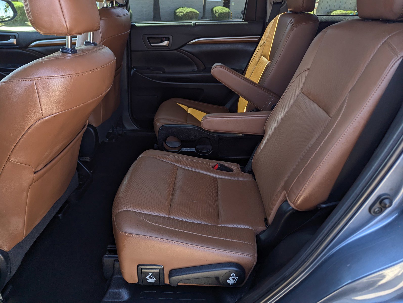 Used 2019 Toyota Highlander Limited w/ Carpet Mat Package (TMS) AWD/4WD image 8