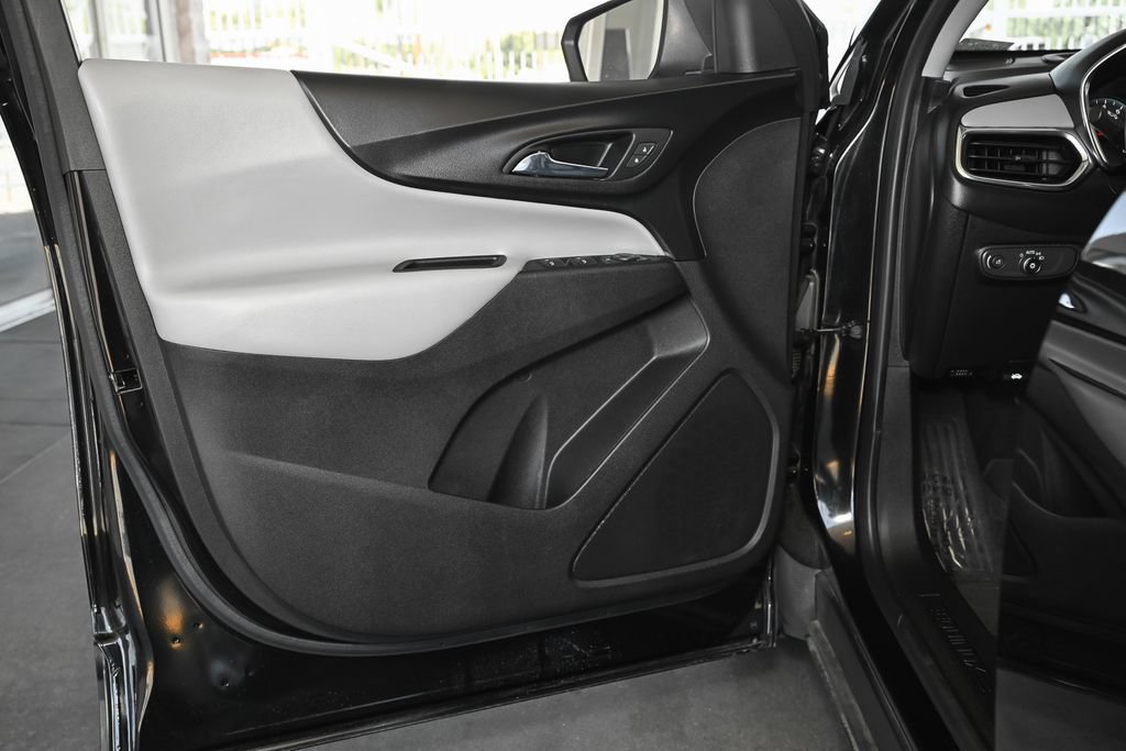 Used 2022 Chevrolet Equinox LS w/ LPO, Cargo Package FWD image 19