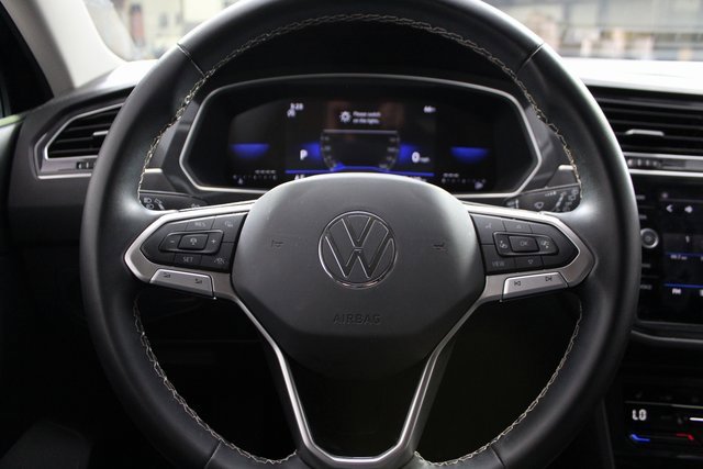 Used 2023 Volkswagen Tiguan SE image 19