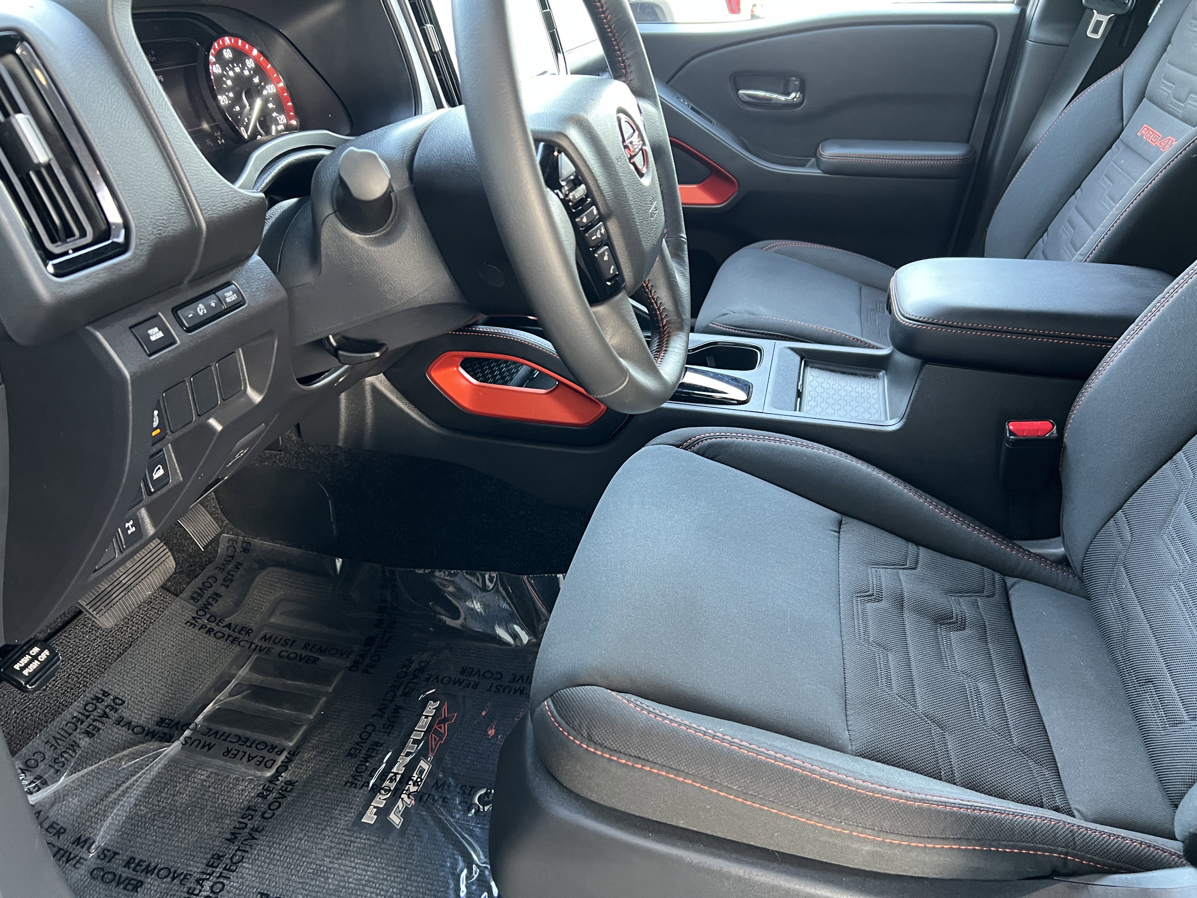 Used 2025 Nissan Frontier PRO-4X AWD/4WD image 13
