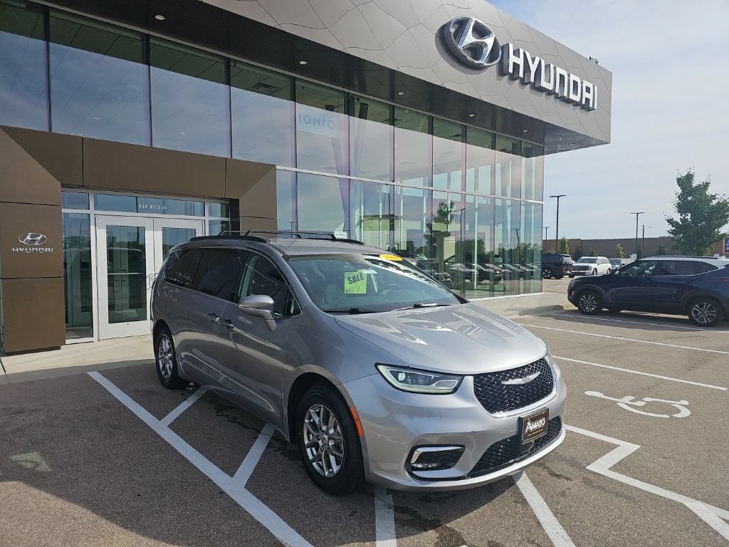 Used 2021 Chrysler Pacifica Touring FWD image 7