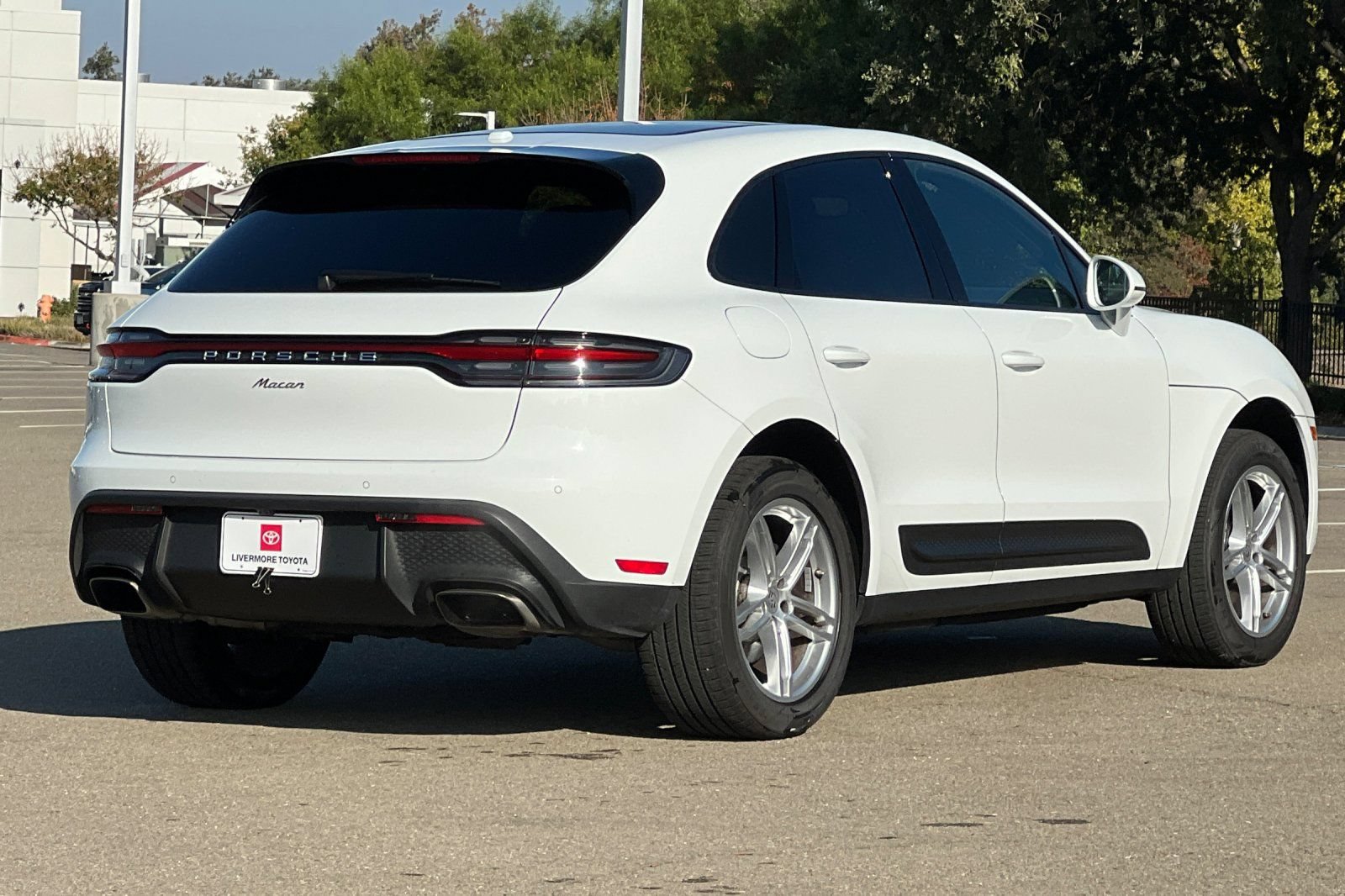 Used 2024 Porsche Macan AWD/4WD image 4