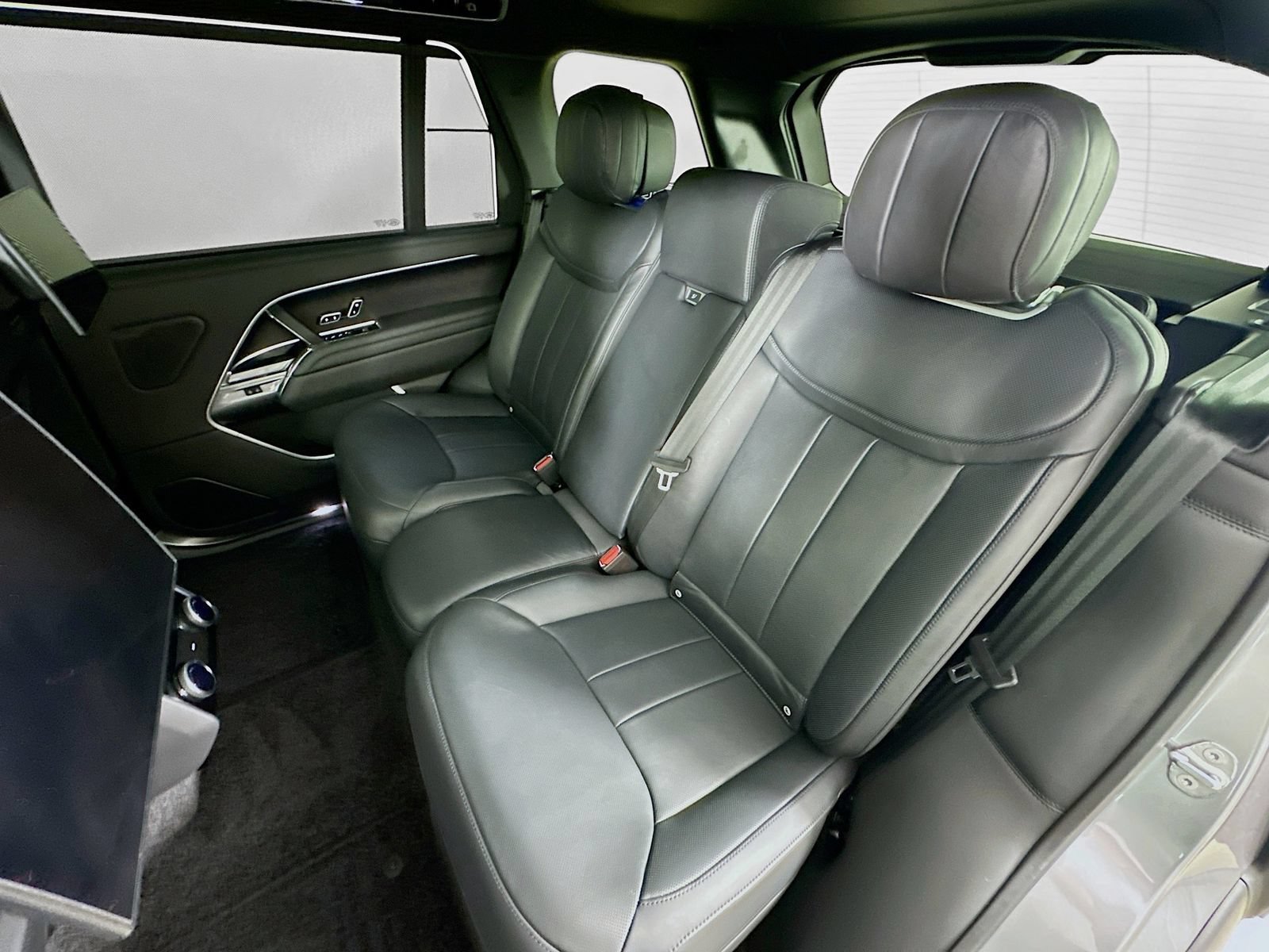 Used 2023 Land Rover Range Rover Long Wheelbase Autobiography AWD/4WD image 35