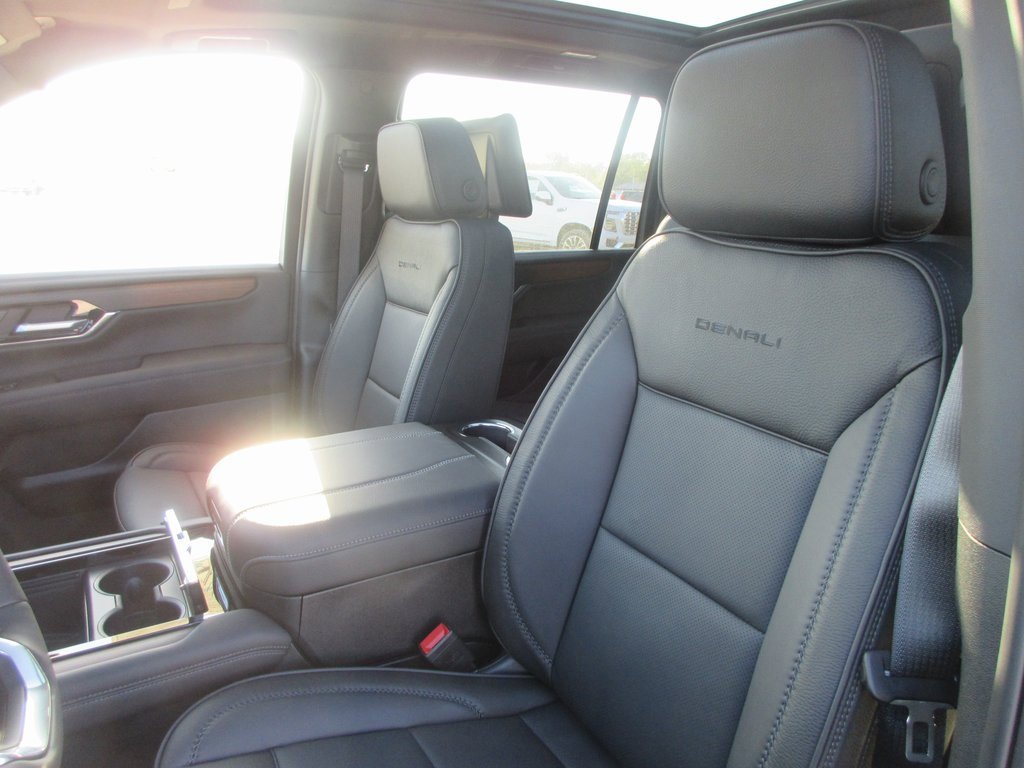 New 2026 GMC Yukon XL Denali w/ Denali Reserve Package image 13