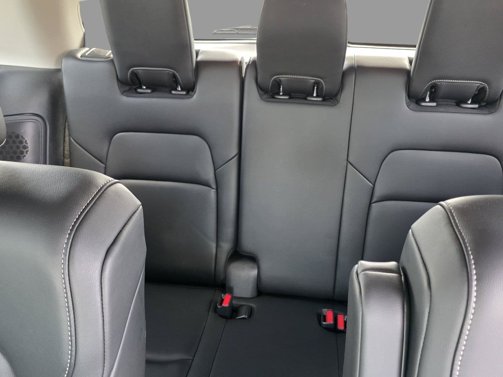 Used 2025 Nissan Pathfinder SL w/ SL Premium Package FWD image 30