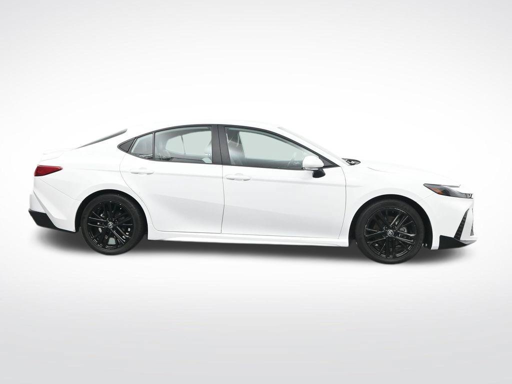 Used 2025 Toyota Camry SE FWD image 4