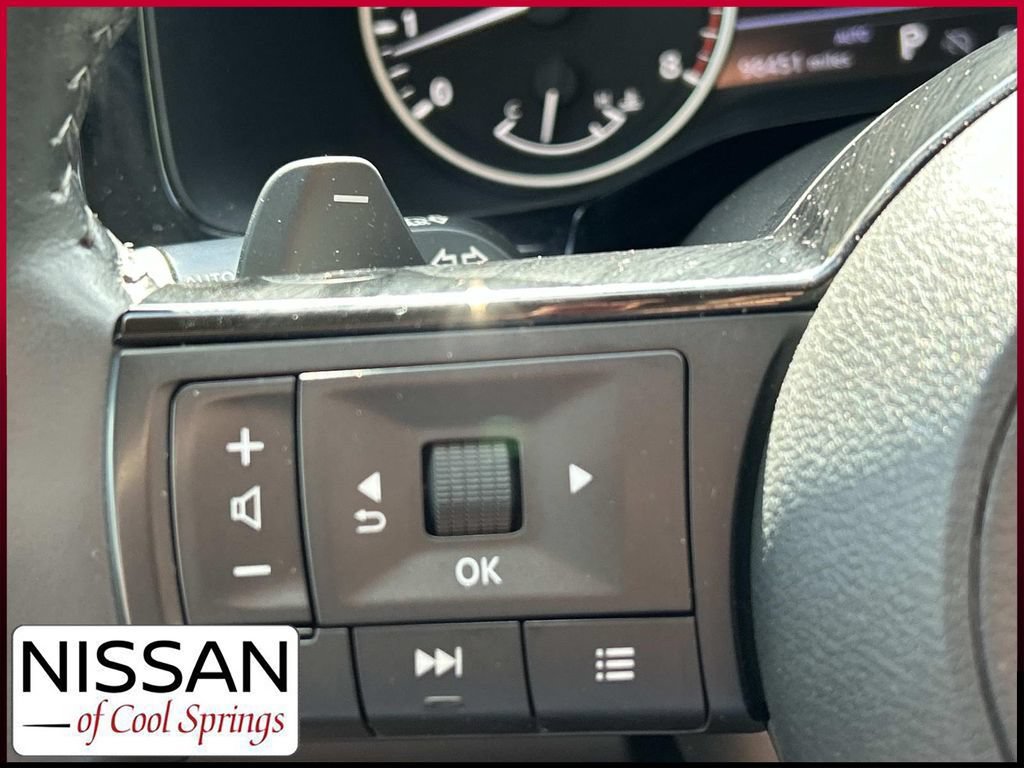 Used 2023 Nissan Pathfinder SL AWD/4WD image 29