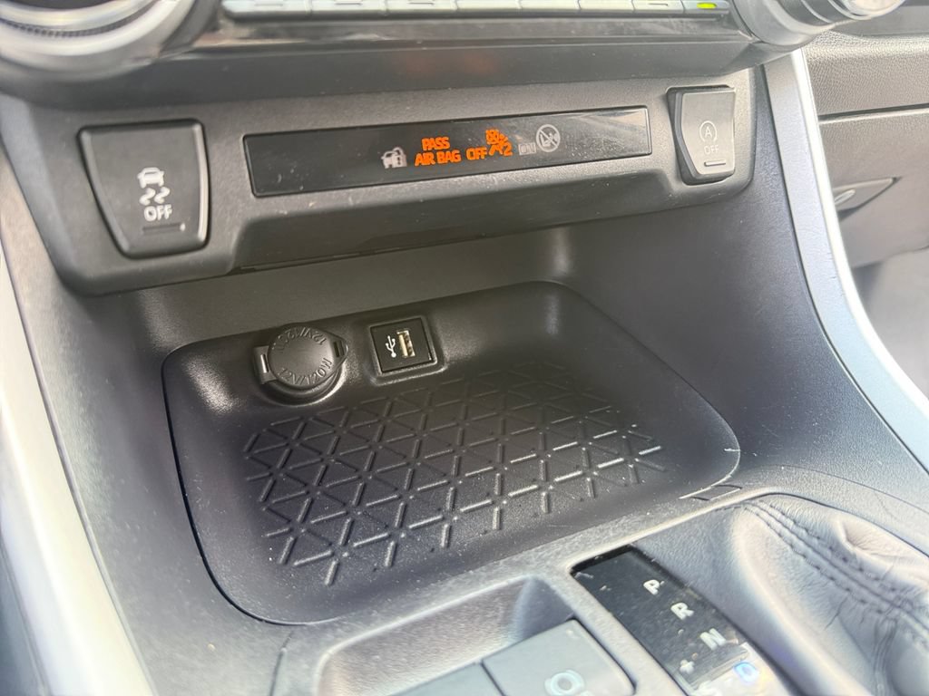 Used 2024 Toyota RAV4 XLE FWD image 20