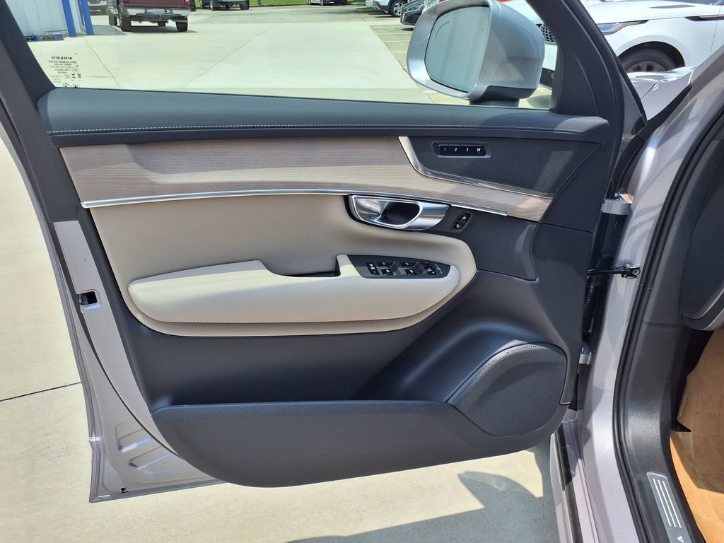 New 2026 Volvo XC90 B5 Plus AWD/4WD image 13