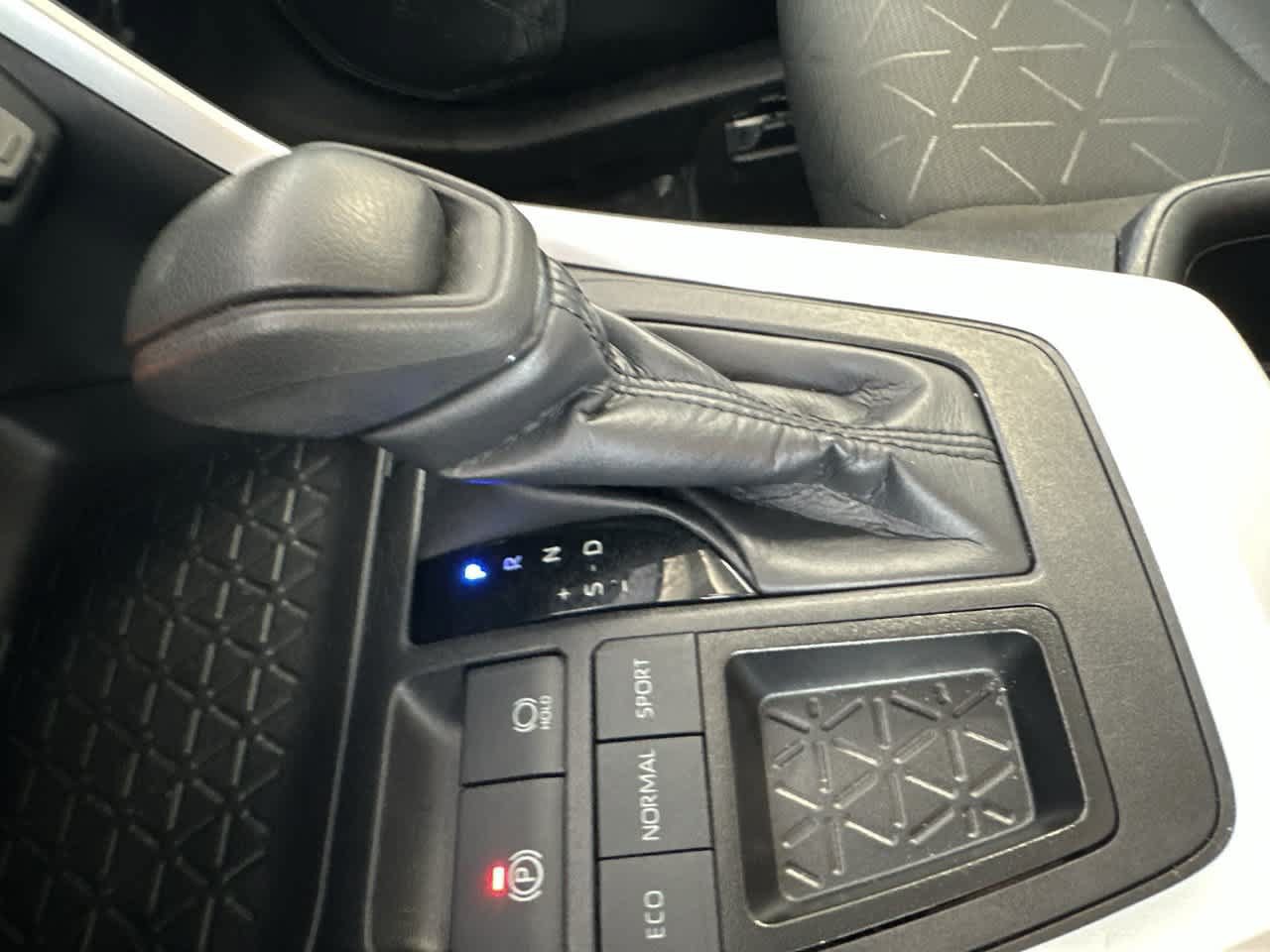 Used 2024 Toyota RAV4 XLE FWD image 21