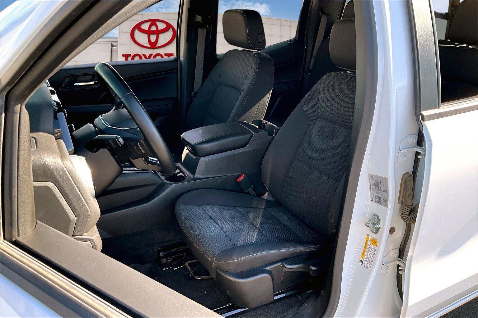 Used 2023 Chevrolet Colorado LT w/ LT Convenience Package image 25