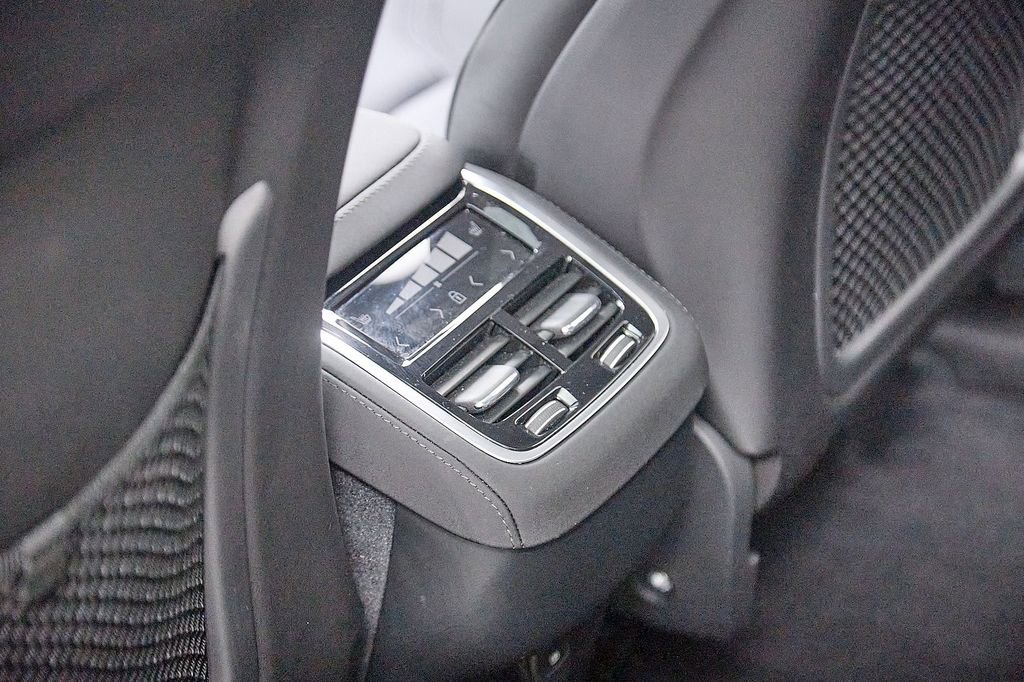 New 2026 Volvo XC90 B6 Plus w/ Protection Package Premier image 26