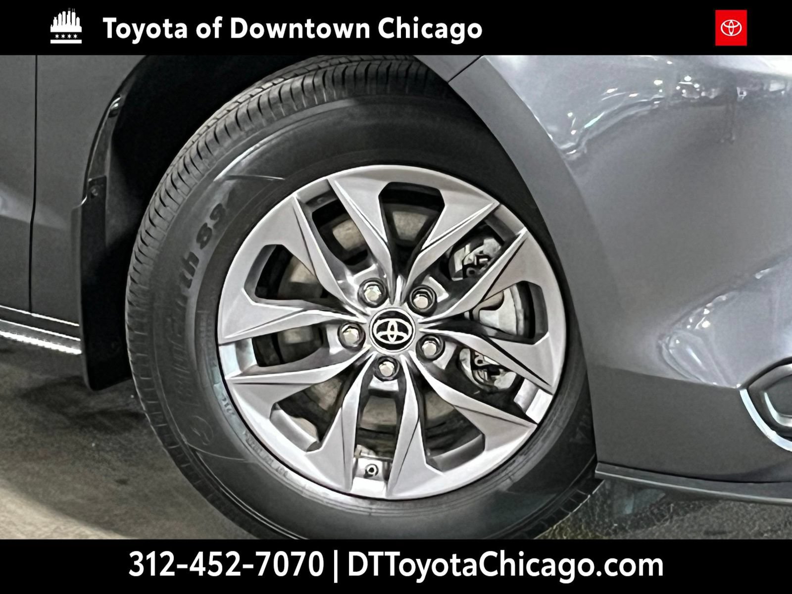Used 2025 Toyota Sienna XLE w/ XLE Plus Package AWD/4WD image 2