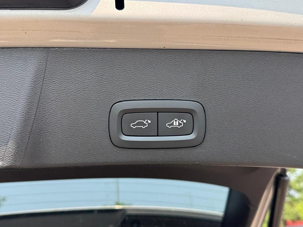 Certified 2023 Volvo XC40 Recharge Ultimate AWD/4WD image 6