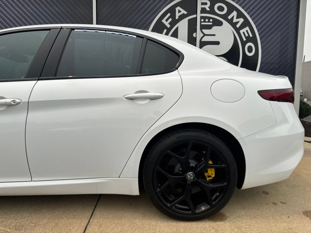 Used 2019 Alfa Romeo Giulia AWD image 14