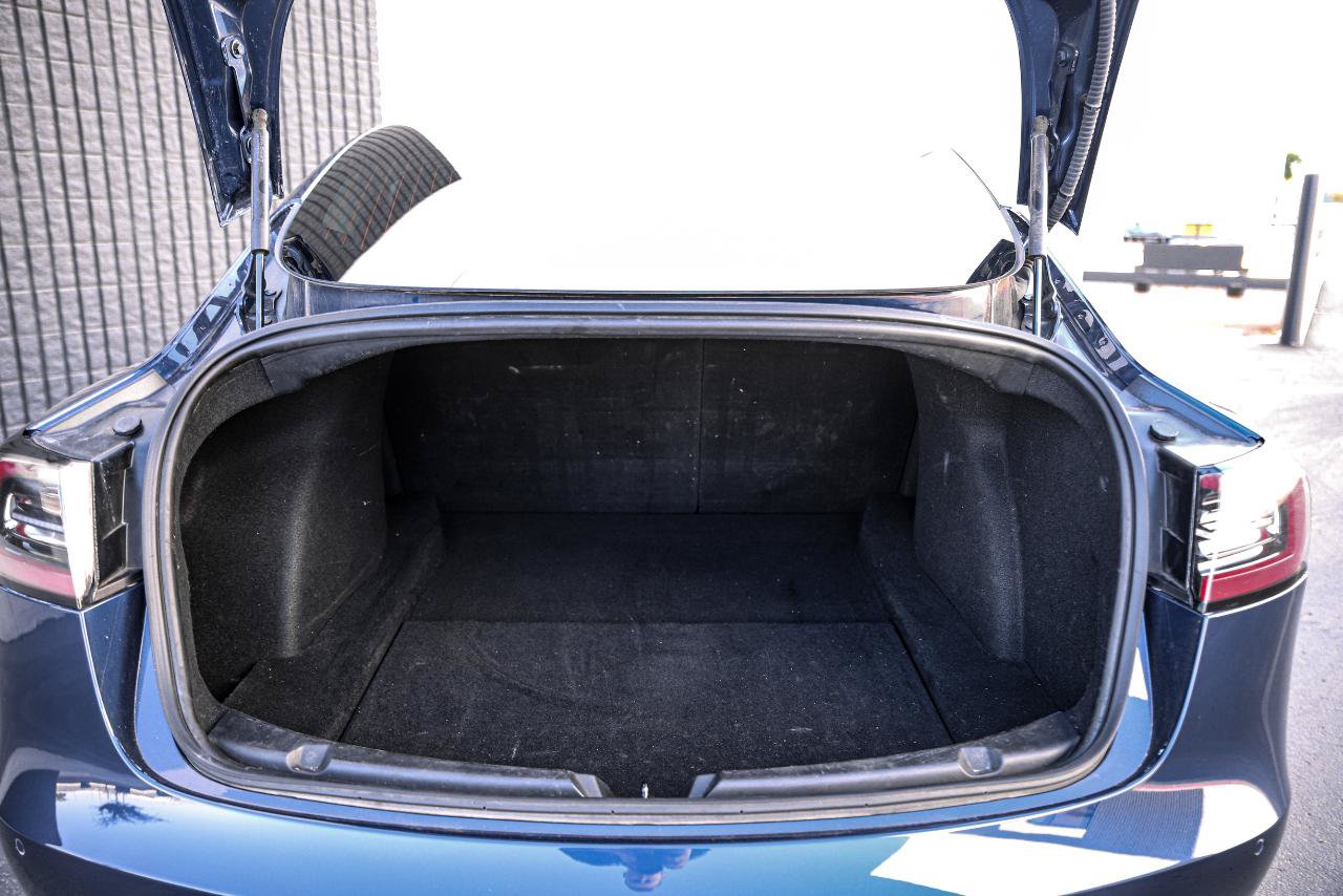 Used 2018 Tesla Model 3 Mid Range RWD image 37