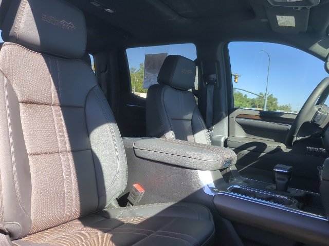 Used 2025 Chevrolet Silverado 1500 High Country w/ Midnight Edition image 13