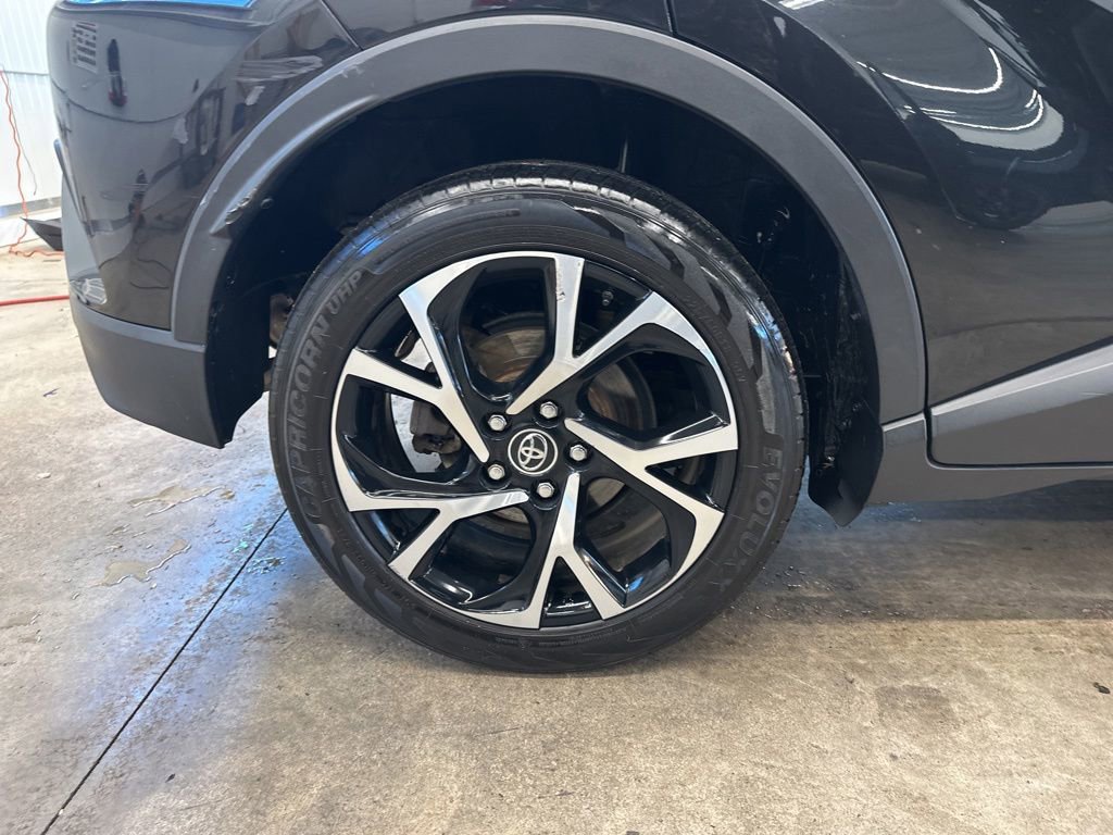Used 2018 Toyota C-HR XLE FWD image 29