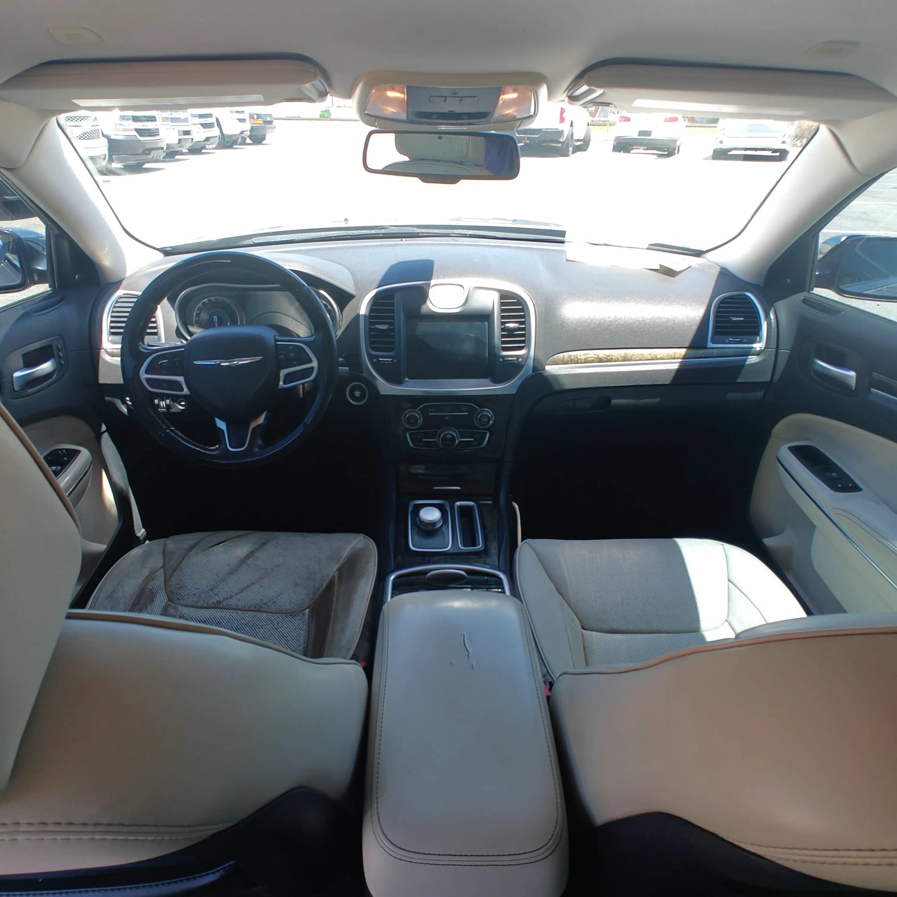 Used 2018 Chrysler 300 Limited RWD image 18