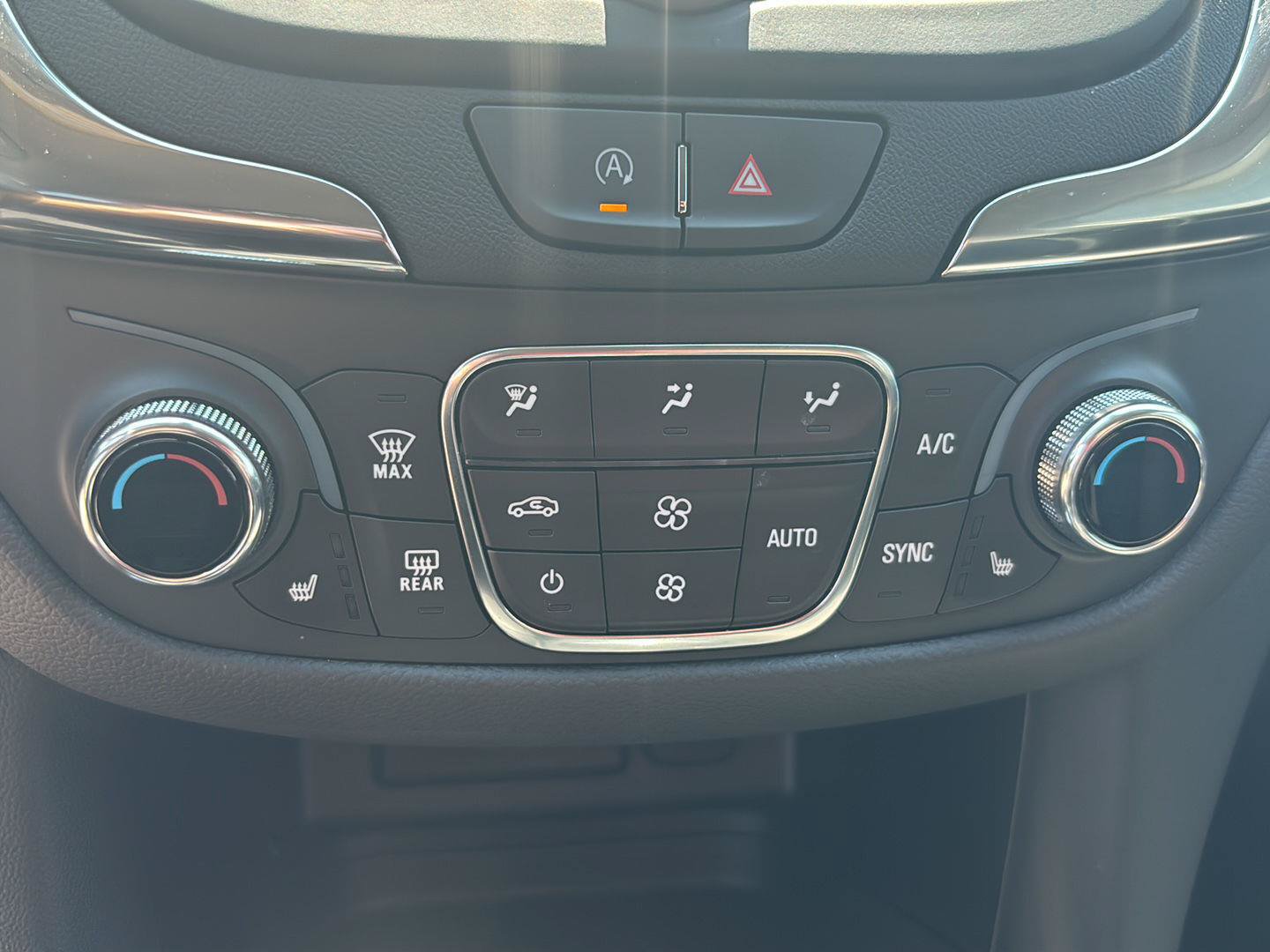 Used 2024 Chevrolet Equinox LT AWD/4WD image 28