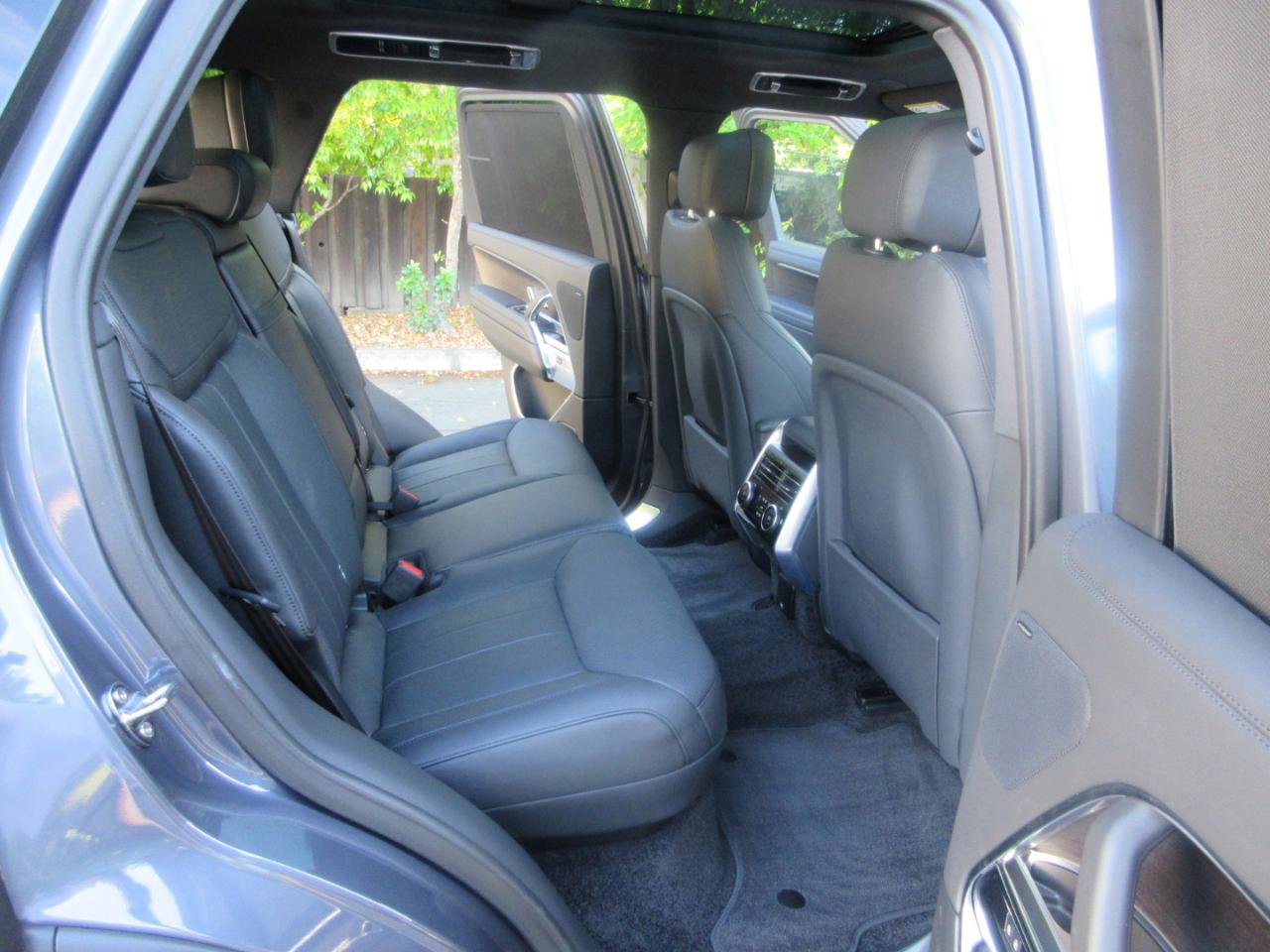 Used 2025 Land Rover Range Rover SE AWD/4WD image 38