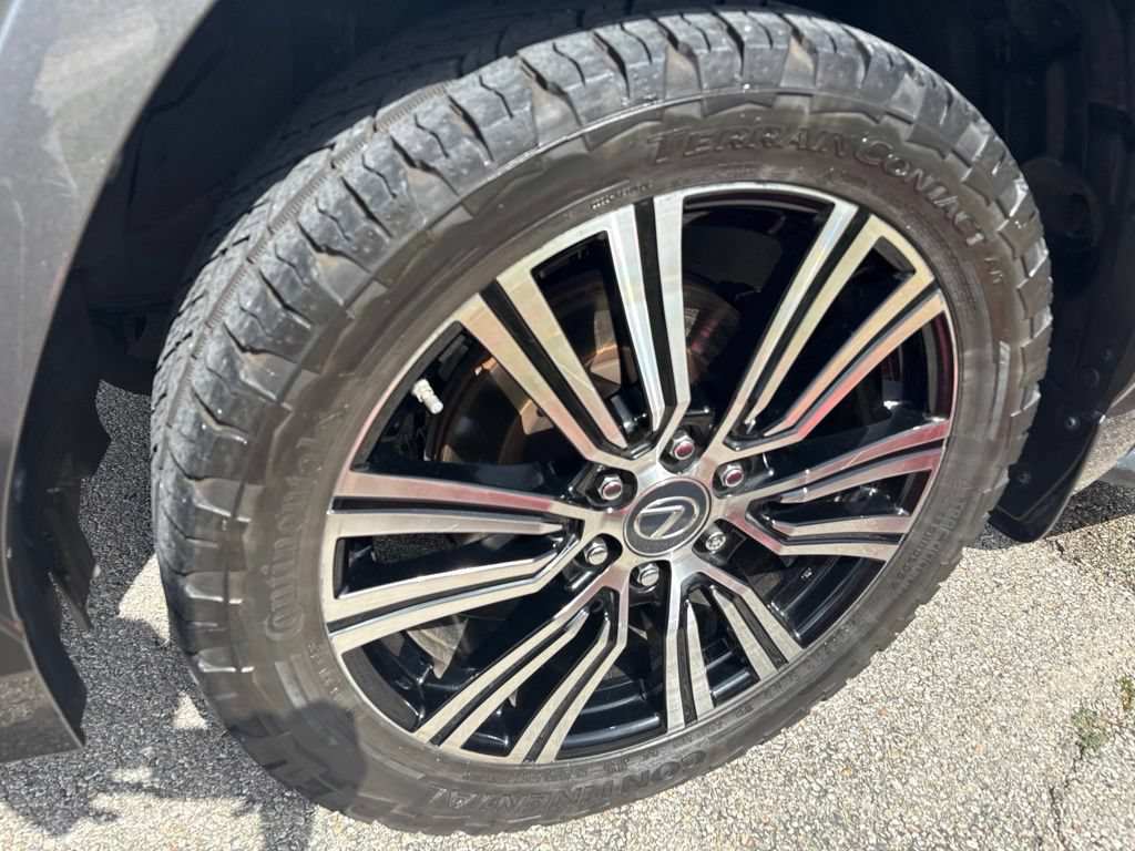 Used 2022 Lexus LX 600 4WD w/ Accessory Package (Z1) image 9