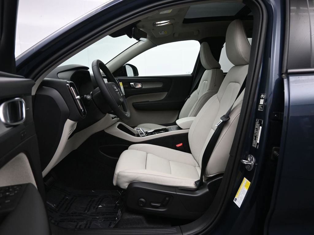 New 2026 Volvo XC40 B5 Ultra w/ Climate Package image 19