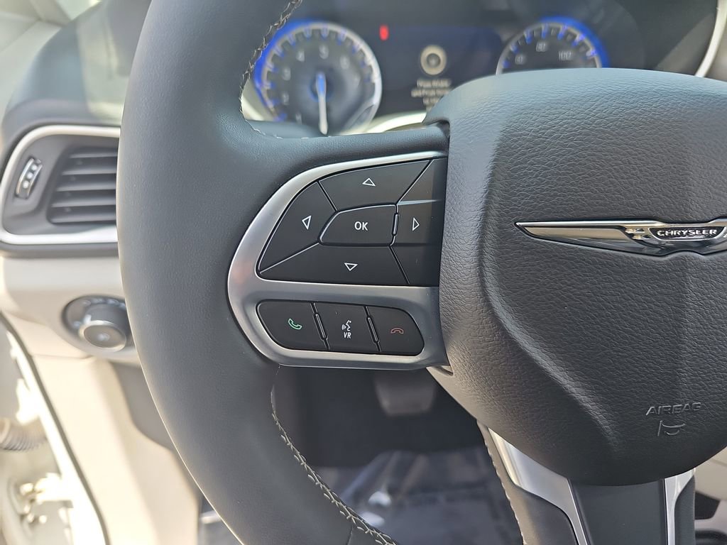 Certified 2022 Chrysler Pacifica Touring-L FWD image 18