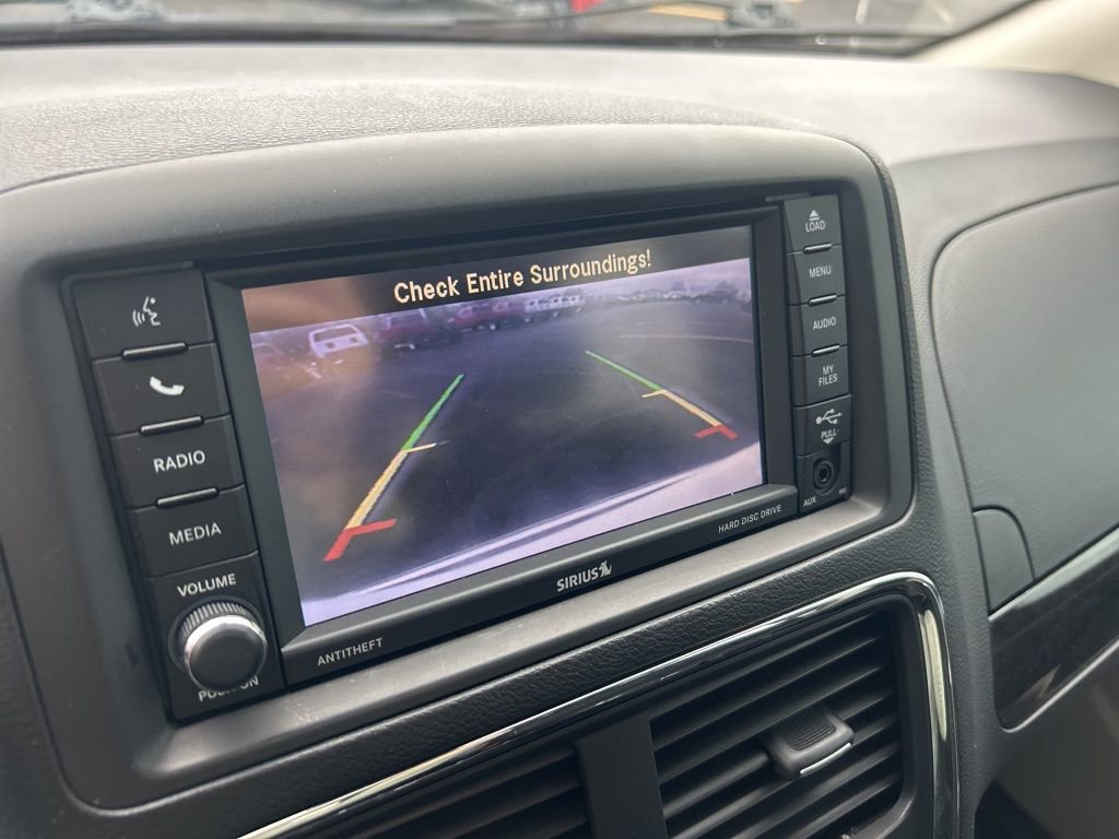 Used 2020 Dodge Grand Caravan SE w/ UConnect Hands-Free Group FWD image 12