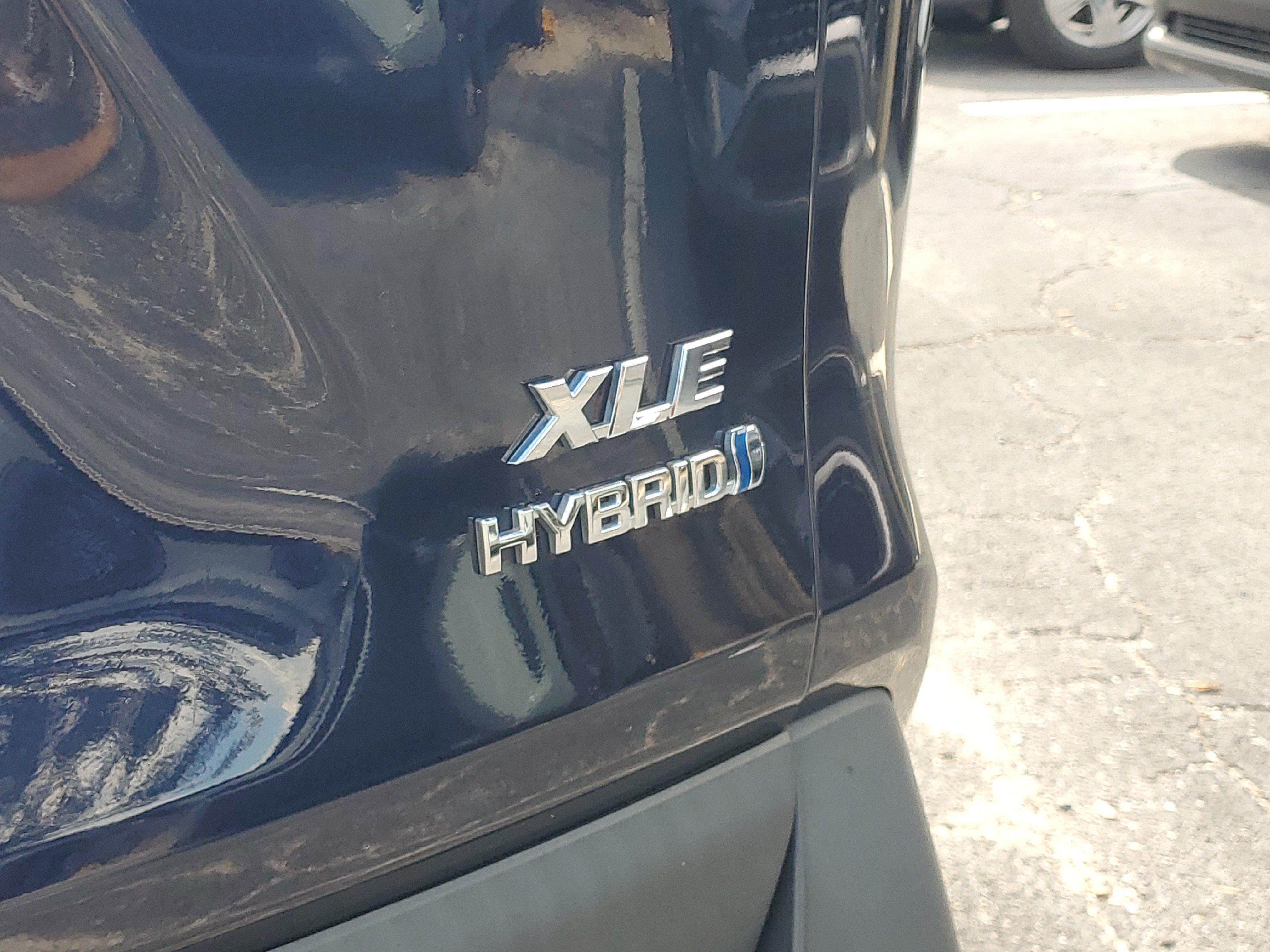 Used 2022 Toyota RAV4 XLE Premium AWD/4WD image 11