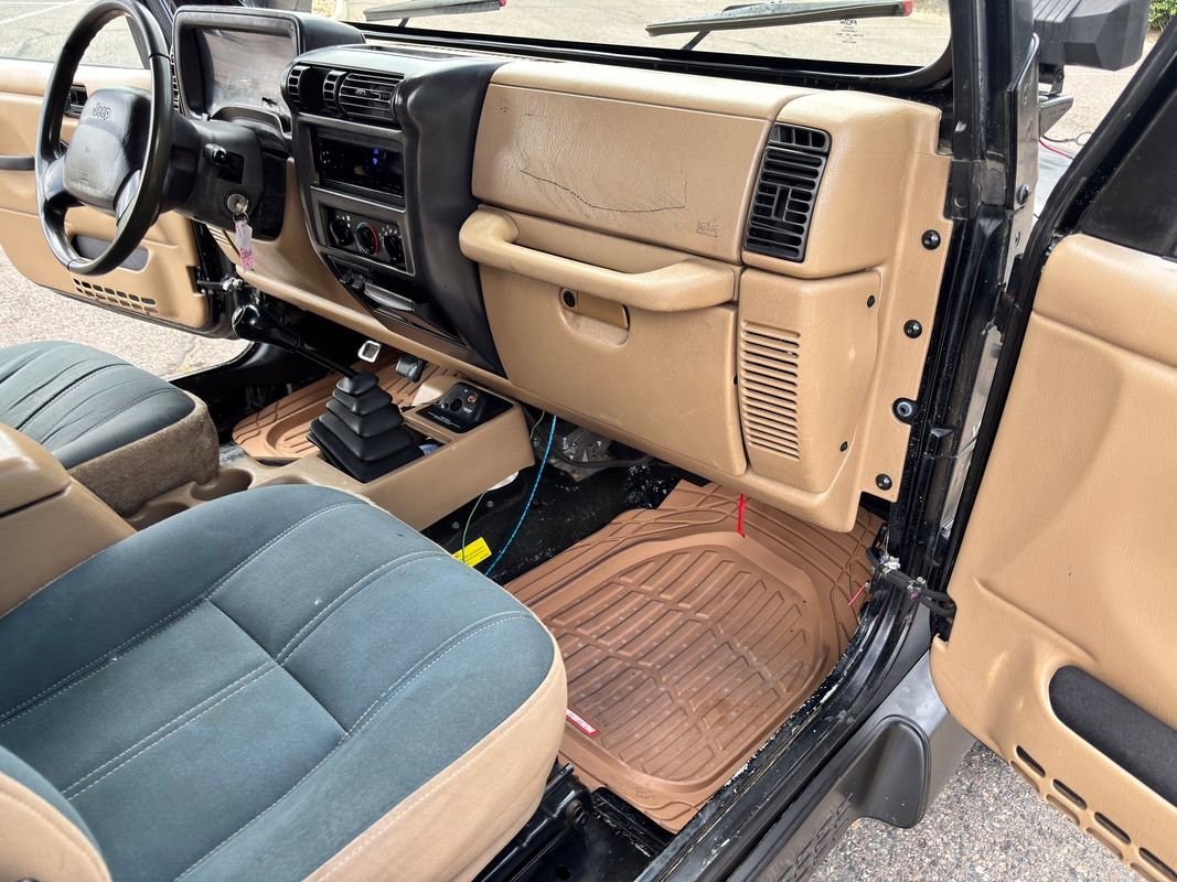 Used 2000 Jeep Wrangler Sahara AWD/4WD image 30