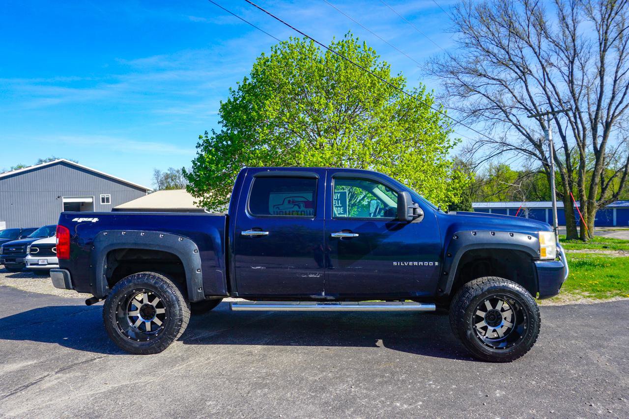 Used 2007 Chevrolet Silverado 1500 LTZ w/ Safety Package AWD/4WD image 2