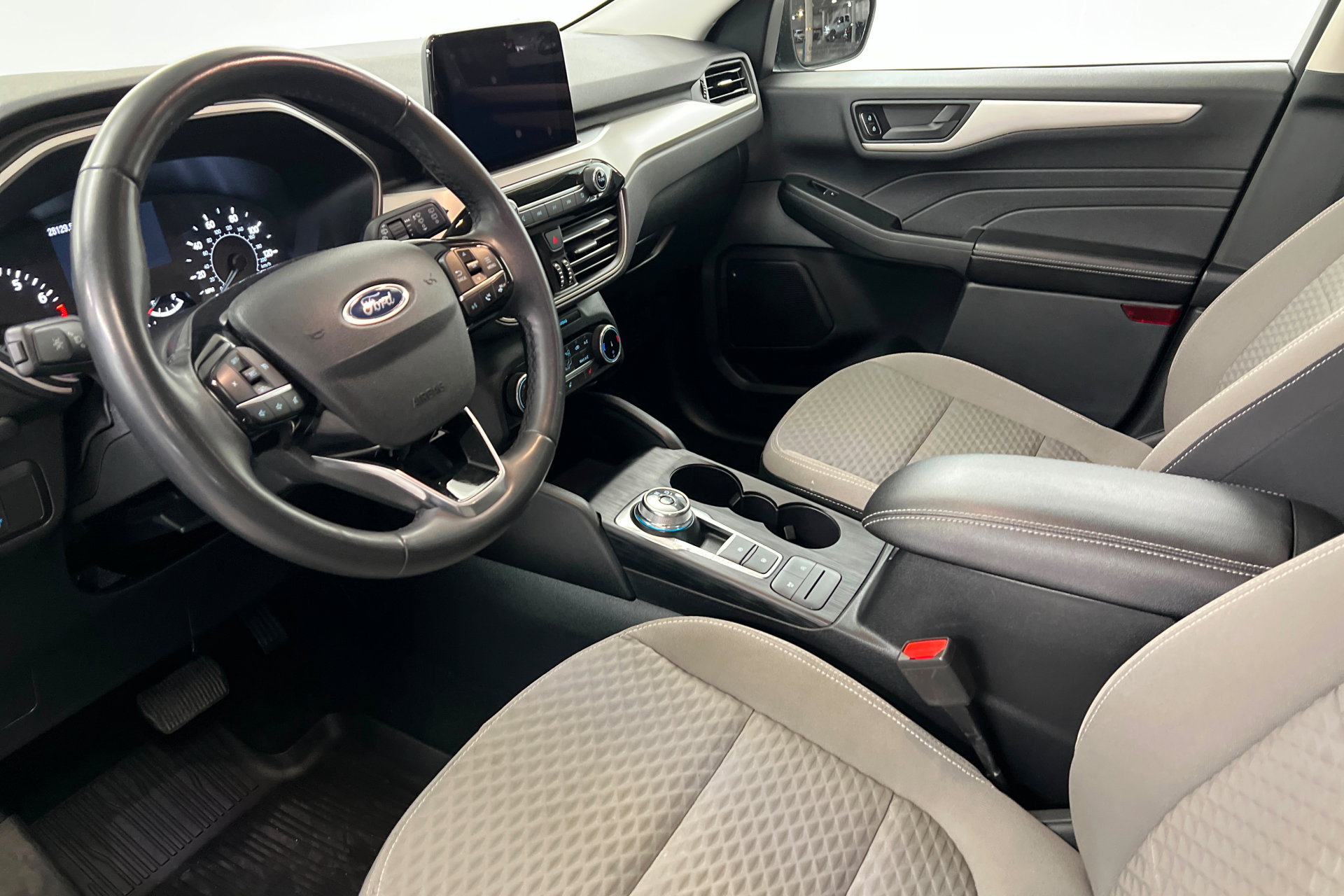 Used 2022 Ford Escape SE w/ Cold Weather Package image 16