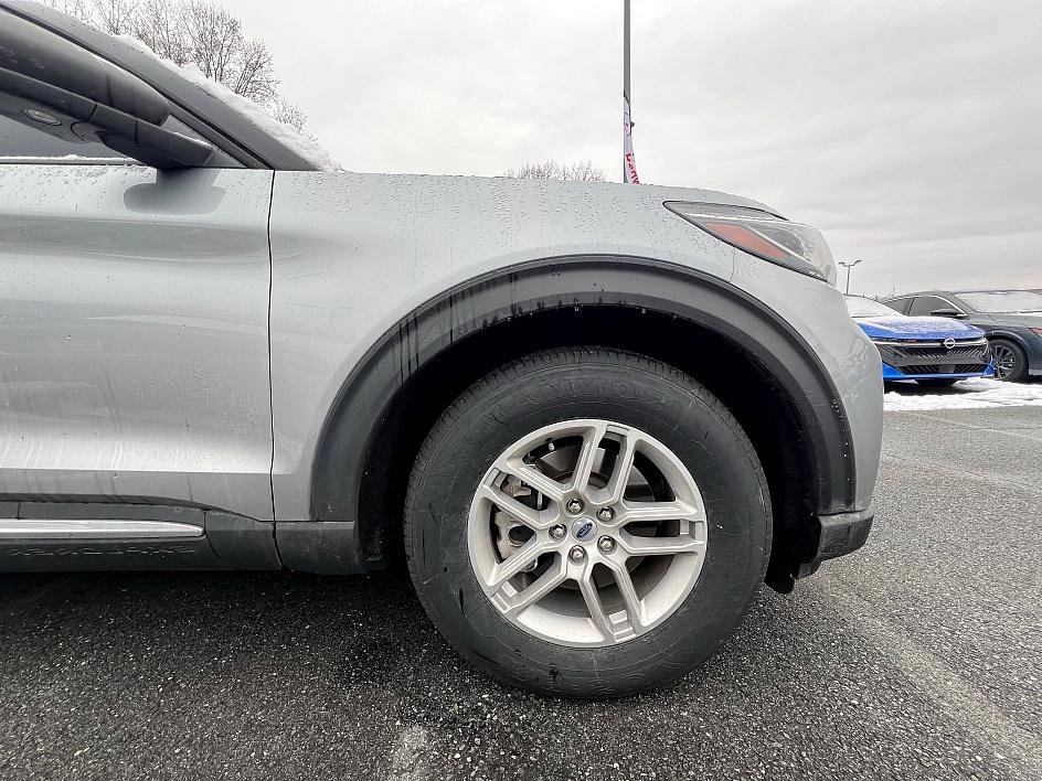 Used 2025 Ford Explorer Active w/ Active Comfort Package image 14