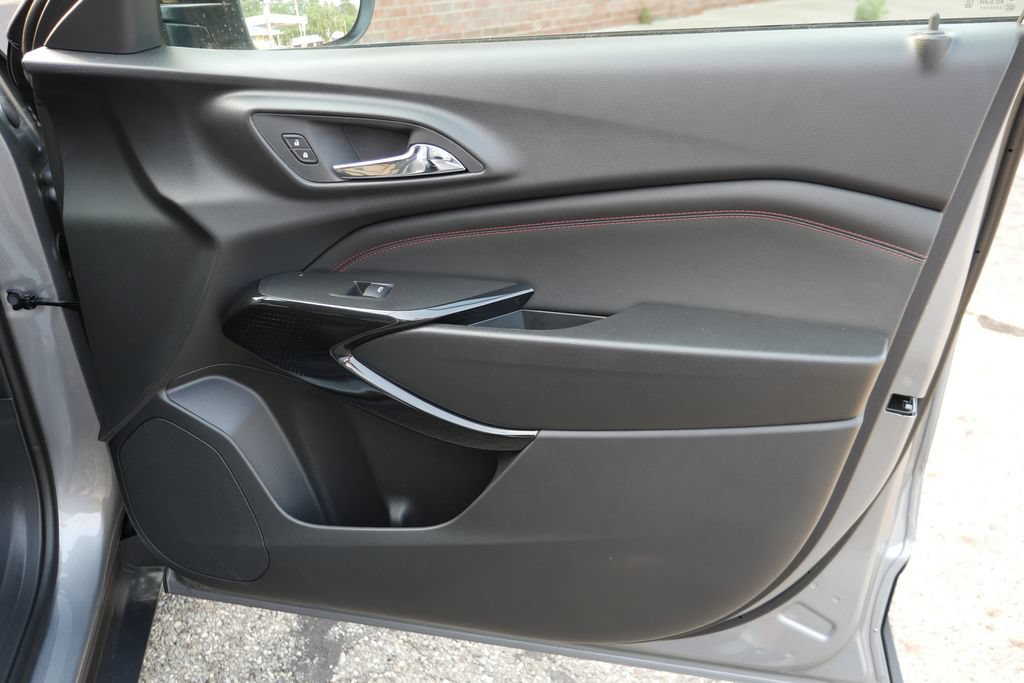 New 2026 Chevrolet Trax RS w/ Sunroof Package FWD image 12