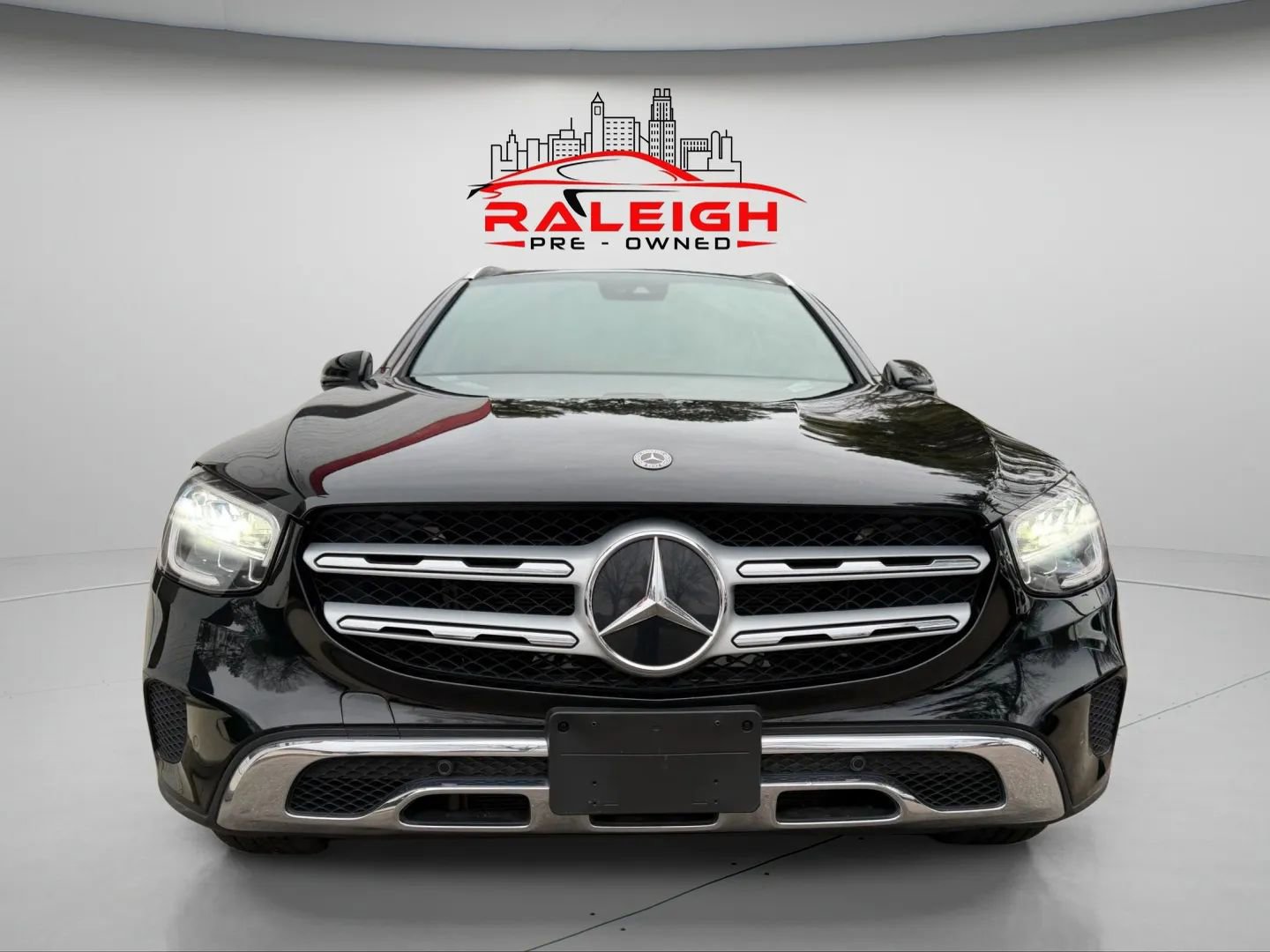 Used 2021 Mercedes-Benz GLC 300 4MATIC image 3