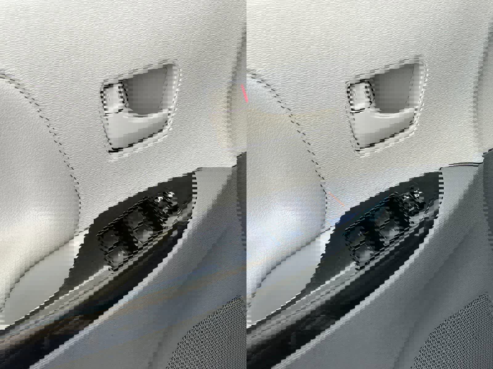 Used 2012 Toyota Sienna LE image 13