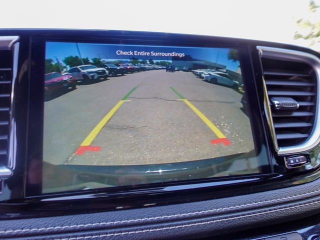 Used 2023 Chrysler Pacifica Limited w/ Uconnect Theater Family Group FWD image 18