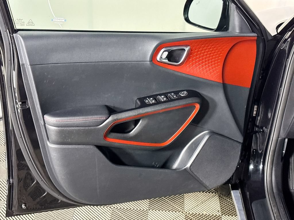 Certified 2023 Kia Soul GT-Line FWD image 11